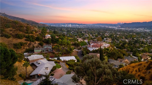 Detail Gallery Image 20 of 46 For 1235 Verdugo Spring Ln, Burbank,  CA 91501 - 3 Beds | 2 Baths