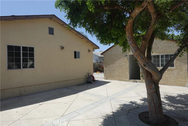 956 S Philadelphia Street, Anaheim CA: https://media.crmls.org/medias/c422555c-14e6-429c-9cb0-b17f54c4ab7b.jpg