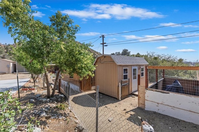 1946 Desert Front Road, Wrightwood CA: https://media.crmls.org/medias/c42256e1-341b-4321-a440-5f289c100def.jpg