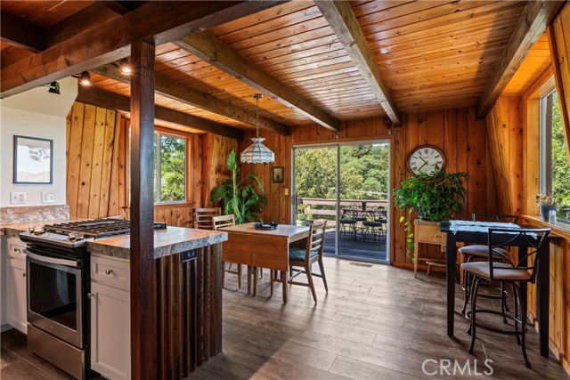 Detail Gallery Image 11 of 37 For 1555 Moon Dr, Lake Arrowhead,  CA 92352 - 2 Beds | 2 Baths