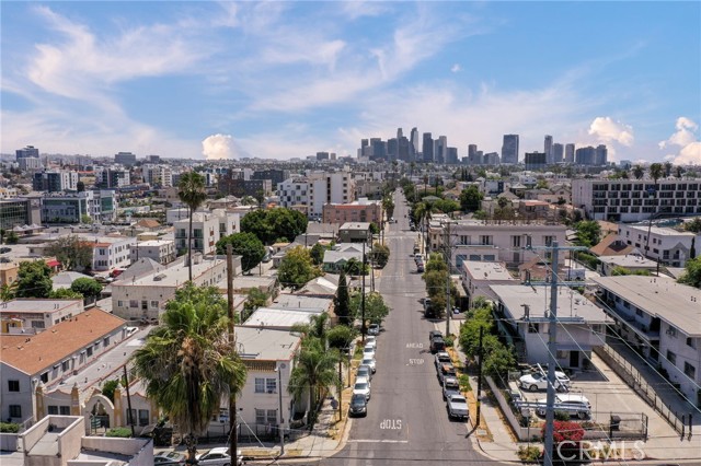 2945 W 11th Street, Los Angeles CA: https://media.crmls.org/medias/c4237153-2090-49e5-a0a6-22454def9c3d.jpg