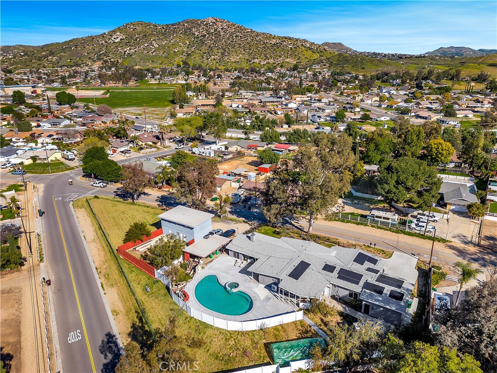 2464 Corona Avenue, Norco, CA 92860
