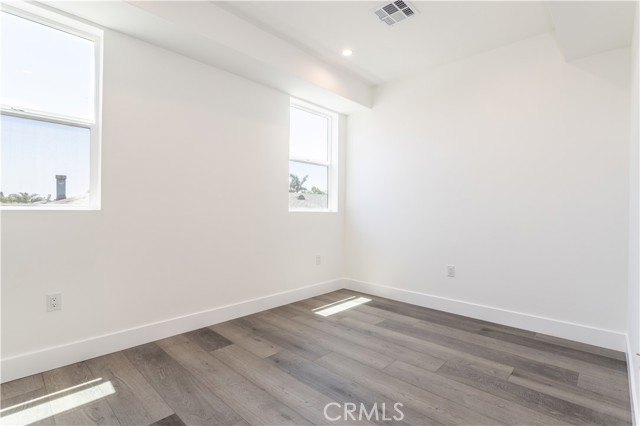 1032 N Oxford Avenue, Los Angeles CA: https://media.crmls.org/medias/c4247fbc-b2e7-4c8d-9e8d-145e6d52ea3f.jpg