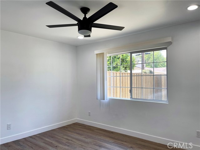 6221 Glide Avenue, Woodland Hills CA: https://media.crmls.org/medias/c424a171-dabd-48bb-a45f-c04f0616f024.jpg