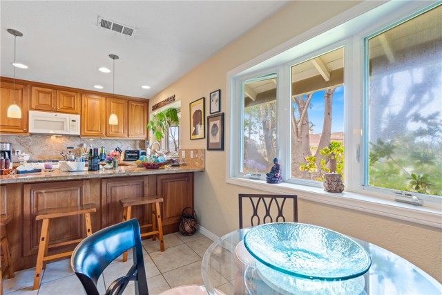 Detail Gallery Image 4 of 14 For 6351 Gloria Dr, Huntington Beach,  CA 92647 - 4 Beds | 2 Baths