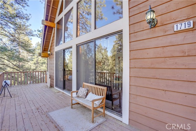 Detail Gallery Image 9 of 53 For 1719 Thrush Rd, Wrightwood,  CA 92397 - 3 Beds | 2/1 Baths
