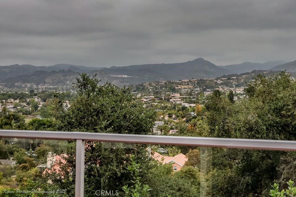 https://media.crmls.org/medias/c4257b79-0346-4047-bba0-d37fce950272.jpg?preset=X-Large
