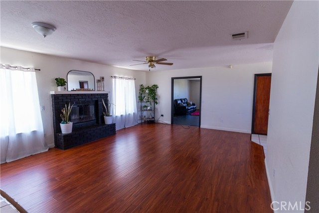 Detail Gallery Image 2 of 15 For 9995 Smoke Tree Rd, Hesperia,  CA 92344 - 3 Beds | 2 Baths