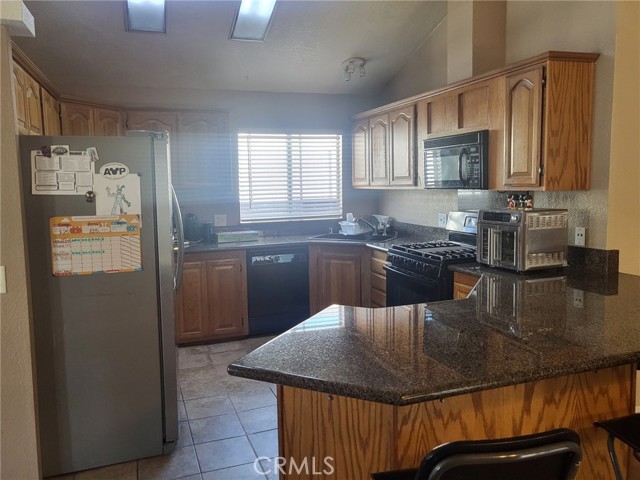 Detail Gallery Image 11 of 18 For 19842 Emerald Creek Dr, Canyon Country,  CA 91351 - 3 Beds | 2 Baths