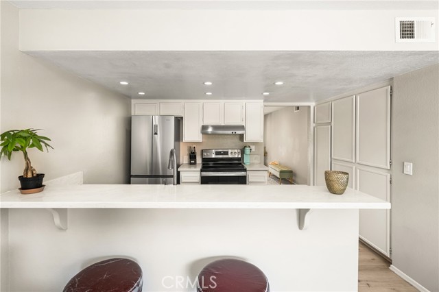 7648 Bay Drive, Huntington Beach CA: https://media.crmls.org/medias/c426163b-0fa4-4e47-9692-ba80a75c3900.jpg