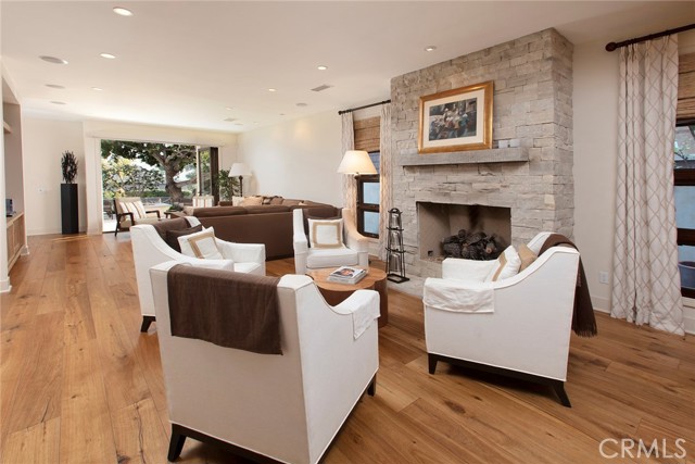 Detail Gallery Image 3 of 35 For 303 Poinsettia Ave, Corona Del Mar,  CA 92625 - 4 Beds | 3/1 Baths