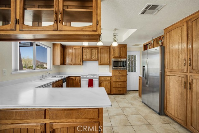 Detail Gallery Image 8 of 38 For 6731 Lindberg Ln, Yucca Valley,  CA 92284 - 3 Beds | 2 Baths