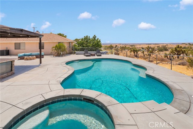 22752 Roundup Way, Apple Valley CA: https://media.crmls.org/medias/c42831b3-acf9-4ed7-9dc5-5d403d5032c0.jpg