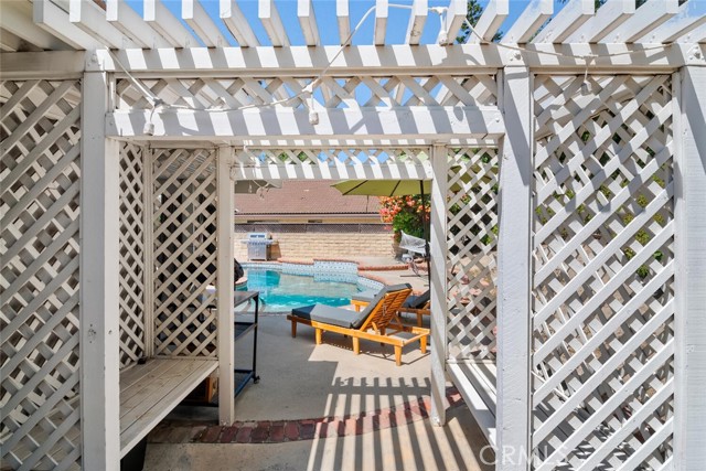 20451 Bermuda Street, Chatsworth CA: https://media.crmls.org/medias/c4287778-abc4-4111-90dc-ded628f8e1ab.jpg