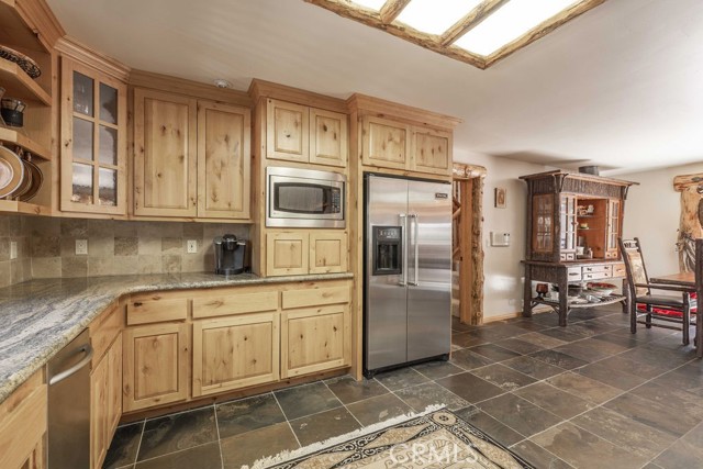 625 Cedar Glen Drive, Big Bear City CA: https://media.crmls.org/medias/c428a055-7ca3-448a-b5ef-c6d413c02ee6.jpg