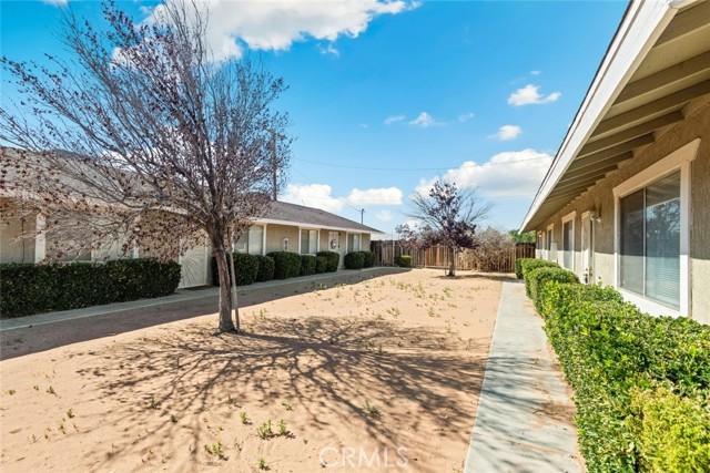 20705 Thunderbird Road, Apple Valley CA: https://media.crmls.org/medias/c428ed4a-12db-4735-9dce-10c83a38cf08.jpg