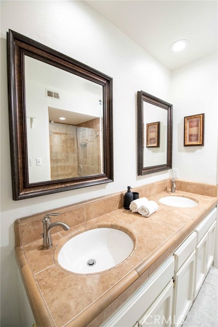 Detail Gallery Image 33 of 62 For 7310 Balboa Bld #F,  Van Nuys,  CA 91406 - 2 Beds | 3 Baths