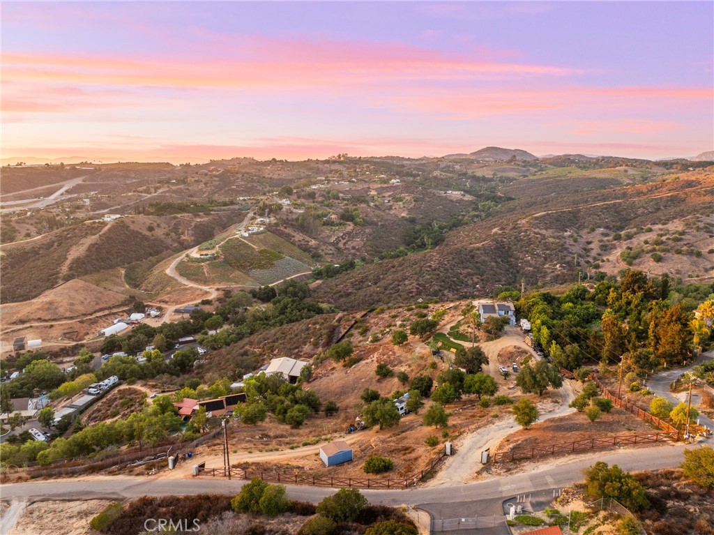 https://media.crmls.org/medias/c4290a2d-6b9f-4dca-909b-1792b734a8a2.jpg?preset=X-Large