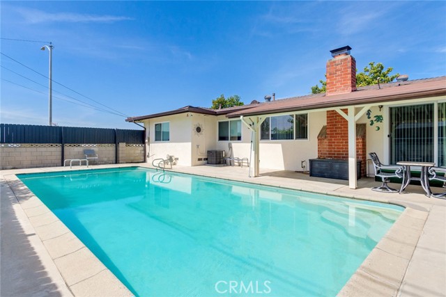 Detail Gallery Image 2 of 28 For 1242 N Dalton Ave, Azusa,  CA 91702 - 4 Beds | 2 Baths