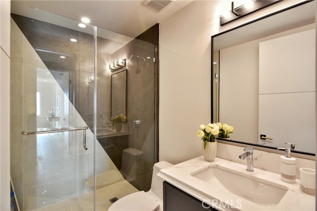 Detail Gallery Image 8 of 16 For 189 S Allen Ave #2,  Pasadena,  CA 91106 - 4 Beds | 3/1 Baths