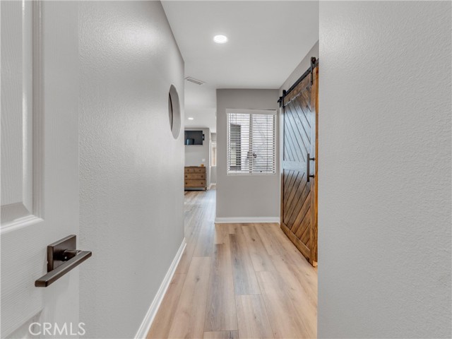Detail Gallery Image 25 of 54 For 29729 Strawberry Hill Dr, Agoura Hills,  CA 91301 - 3 Beds | 3 Baths
