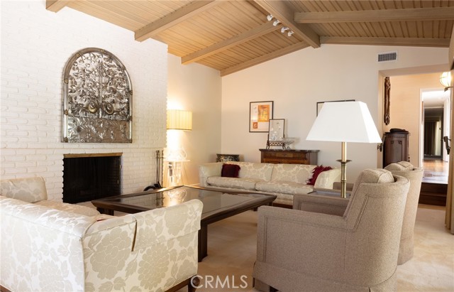Detail Gallery Image 14 of 45 For 10781 Lindbrook Dr, Los Angeles,  CA 90024 - 4 Beds | 3/1 Baths