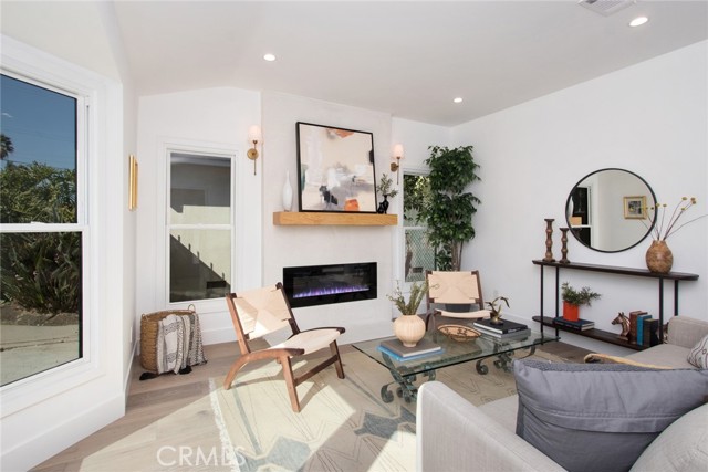 5126 Chesley Avenue, Los Angeles CA: https://media.crmls.org/medias/c42c9068-68c3-4bb8-86f0-9a5b3634b095.jpg