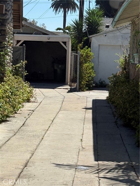 Detail Gallery Image 2 of 10 For 1340 W 58th, Los Angeles,  CA 90044 - 3 Beds | 2 Baths