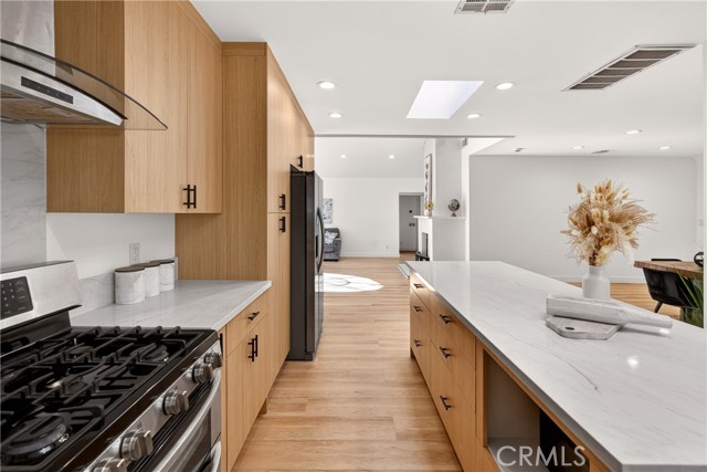 Detail Gallery Image 4 of 30 For 11814 Hesby St, Valley Village,  CA 91606 - 4 Beds | 2 Baths