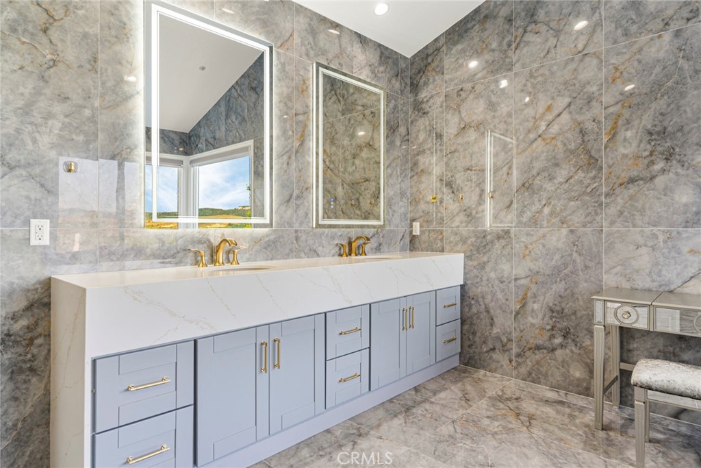 C42f5615 9358 45e2 Acde A38f275d5a4b