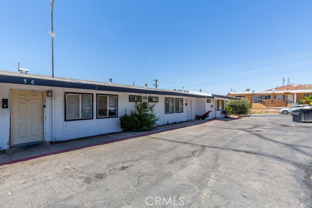 518 W Fredricks Street, Barstow CA: https://media.crmls.org/medias/c42fb3b3-e613-43ce-adbd-d369ac58f680.jpg