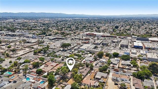 8040 Troost Avenue, North Hollywood CA: https://media.crmls.org/medias/c42fdb0a-2f6a-4450-9399-53ce5d9ec63a.jpg
