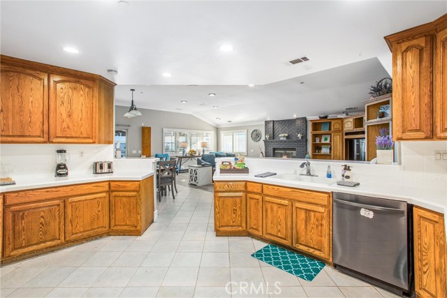 31607 Florida Street, Redlands CA: https://media.crmls.org/medias/c4308558-eea8-47de-a376-17a85f97592c.jpg