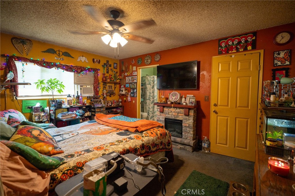 https://media.crmls.org/medias/c4311736-9029-4338-93b9-3faa941ed0b1.jpg?preset=X-Large