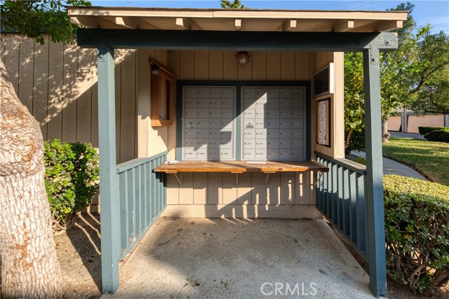 Detail Gallery Image 4 of 26 For 16739 Vanowen St #C,  Van Nuys,  CA 91406 - 2 Beds | 2 Baths