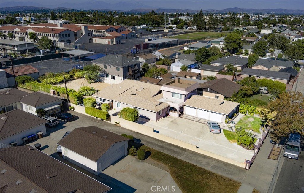 625 W La Verne Street
