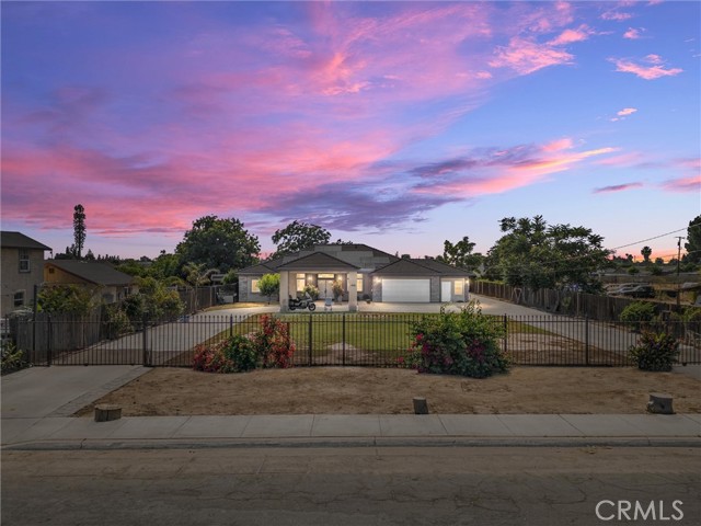 Detail Gallery Image 1 of 1 For 1805 South M St, Bakersfield,  CA 93304 - 7 Beds | 5 Baths