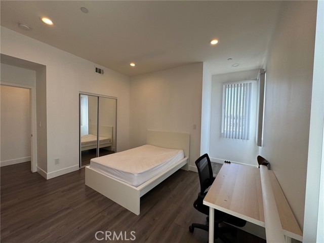 1737 1/2 Magnolia Avenue, Los Angeles CA: https://media.crmls.org/medias/c4321901-21f5-4cec-8f9e-e49e56e5de8d.jpg