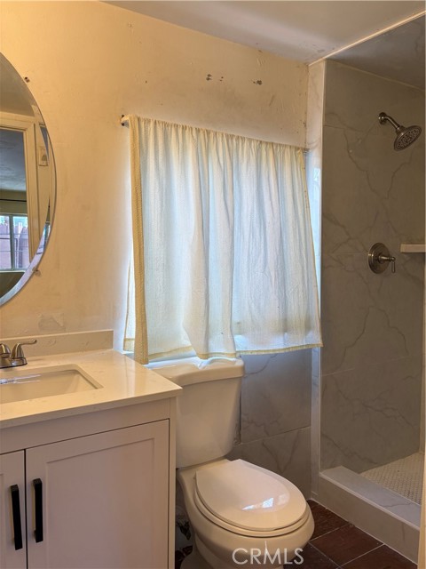 2005 Redding, Rosemead CA: https://media.crmls.org/medias/c432e4e7-232b-4f5b-aba7-084493ff032d.jpg