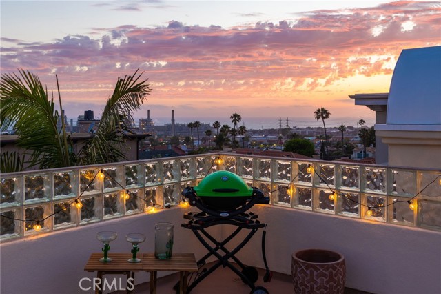 Detail Gallery Image 4 of 46 For 611 N Lucia #B,  Redondo Beach,  CA 90277 - 3 Beds | 2/1 Baths