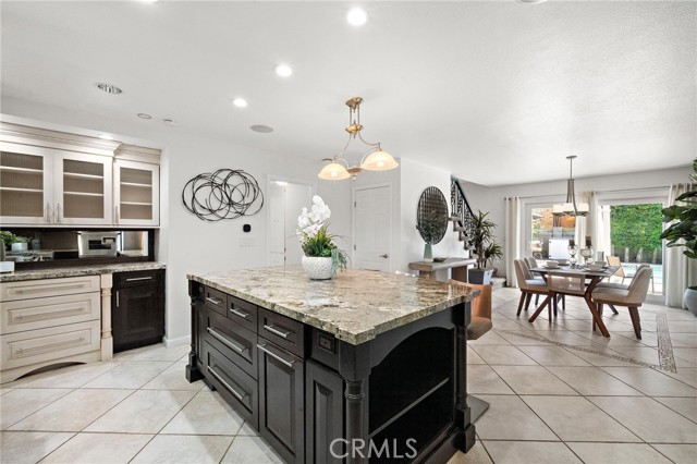 9168 El Azul Circle, Fountain Valley CA: https://media.crmls.org/medias/c43308a5-1ea2-4053-8be7-39a33c77ae1a.jpg