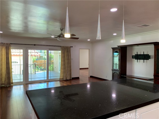 220 Laurel Avenue, Arcadia CA: https://media.crmls.org/medias/c43375de-58d5-4763-b03e-e54405258a96.jpg
