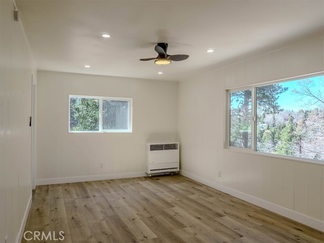 Detail Gallery Image 10 of 27 For 660 Acacia, Crestline,  CA 92325 - 2 Beds | 1 Baths