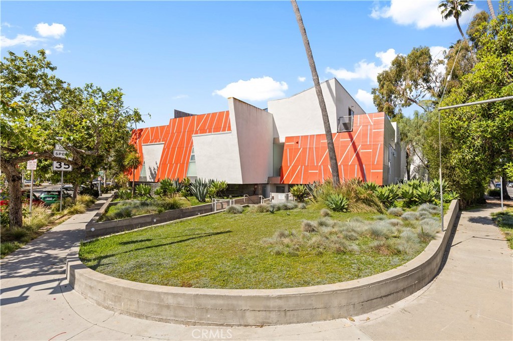 719 Venice Boulevard