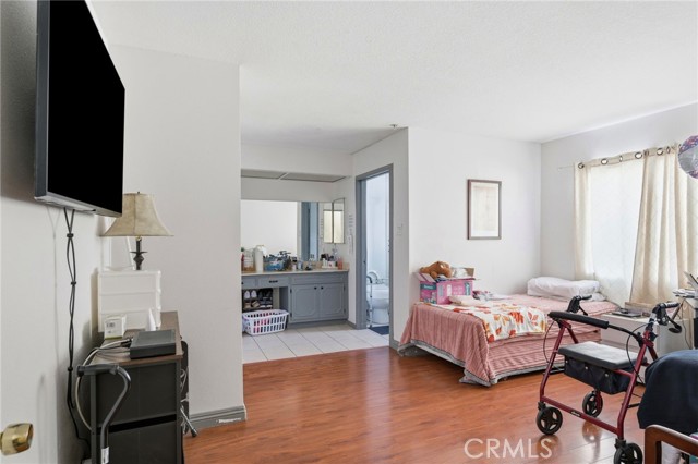 27828 Parkvale, Santa Clarita CA: https://media.crmls.org/medias/c4340239-6ea6-4f2e-9040-2c18ab47461a.jpg