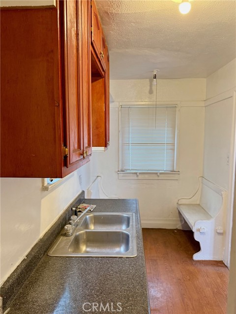 Detail Gallery Image 9 of 11 For 726 W 76th St, Los Angeles,  CA 90044 - – Beds | – Baths
