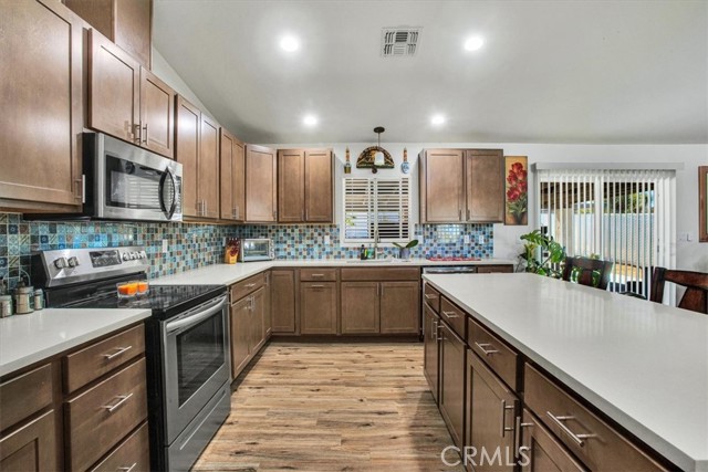 Detail Gallery Image 6 of 37 For 58385 Delano, Yucca Valley,  CA 92284 - 4 Beds | 2 Baths