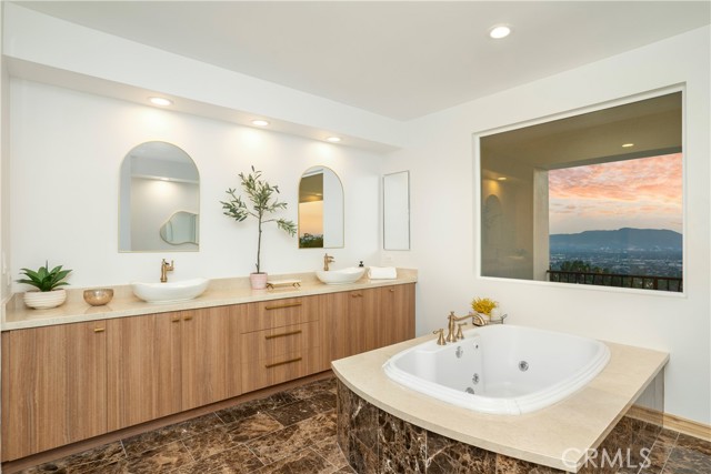 3318 Durham Court, Burbank CA: https://media.crmls.org/medias/c435049e-c11f-4758-8e52-1be0bd0f6934.jpg