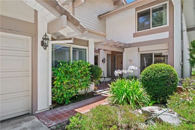 Detail Gallery Image 2 of 40 For 652 via Zapata, Riverside,  CA 92507 - 3 Beds | 2/1 Baths