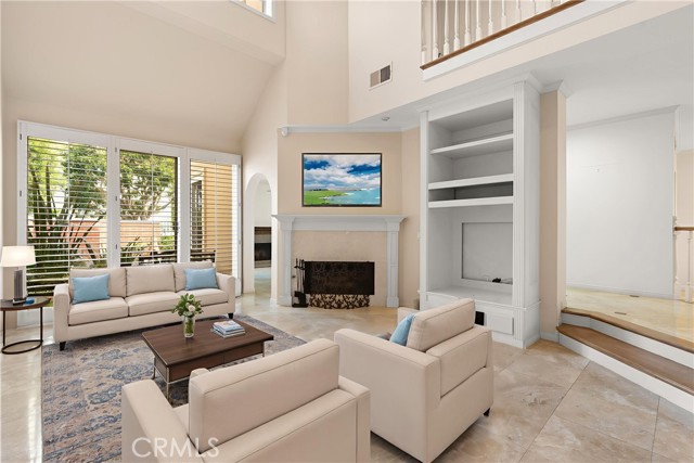 6121 Greenbrier Drive, Huntington Beach CA: https://media.crmls.org/medias/c43611d1-68be-4b66-85a7-137455b7c746.jpg